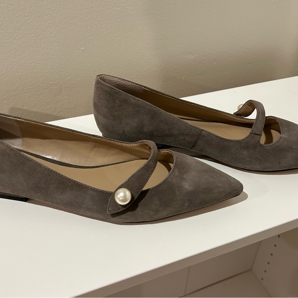 Women’s suede flat